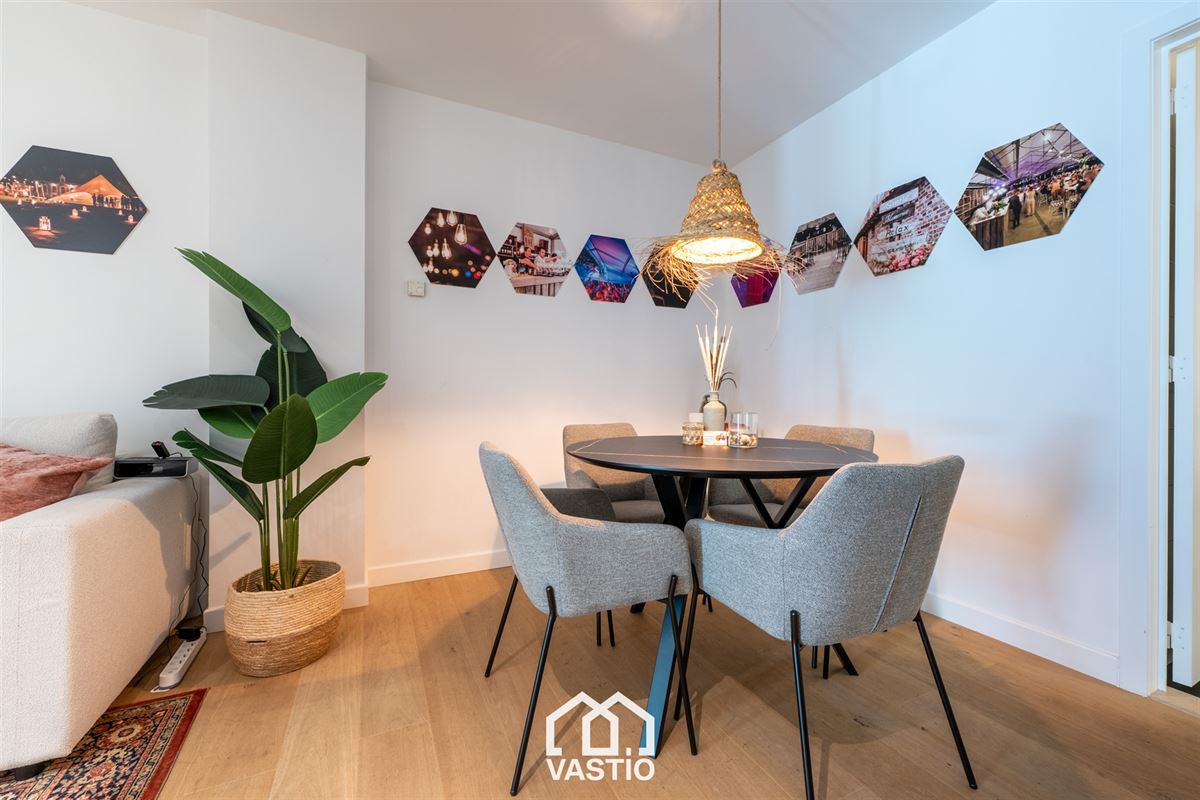 Instapklaar kantoor met grote vitrine in Knokke-Heist