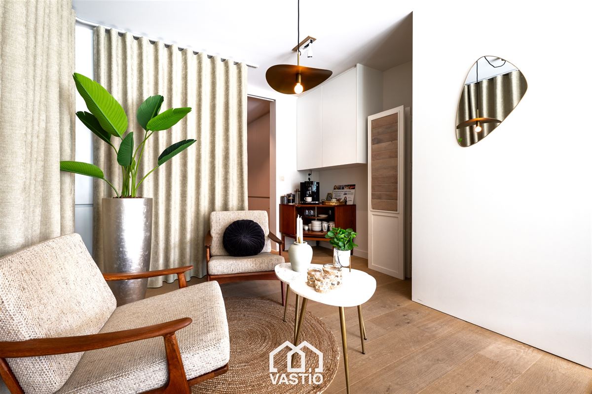 Instapklaar kantoor met grote vitrine in Knokke-Heist