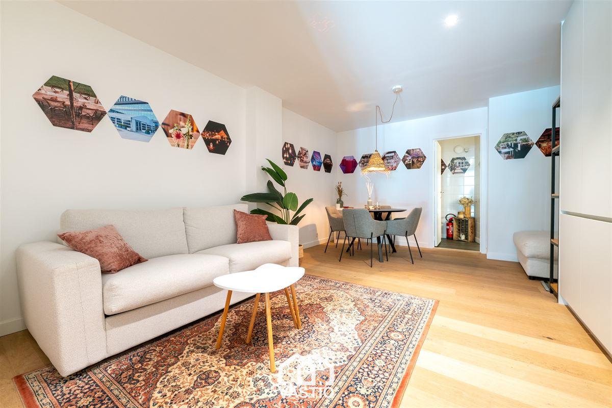 Instapklaar kantoor met grote vitrine in Knokke-Heist