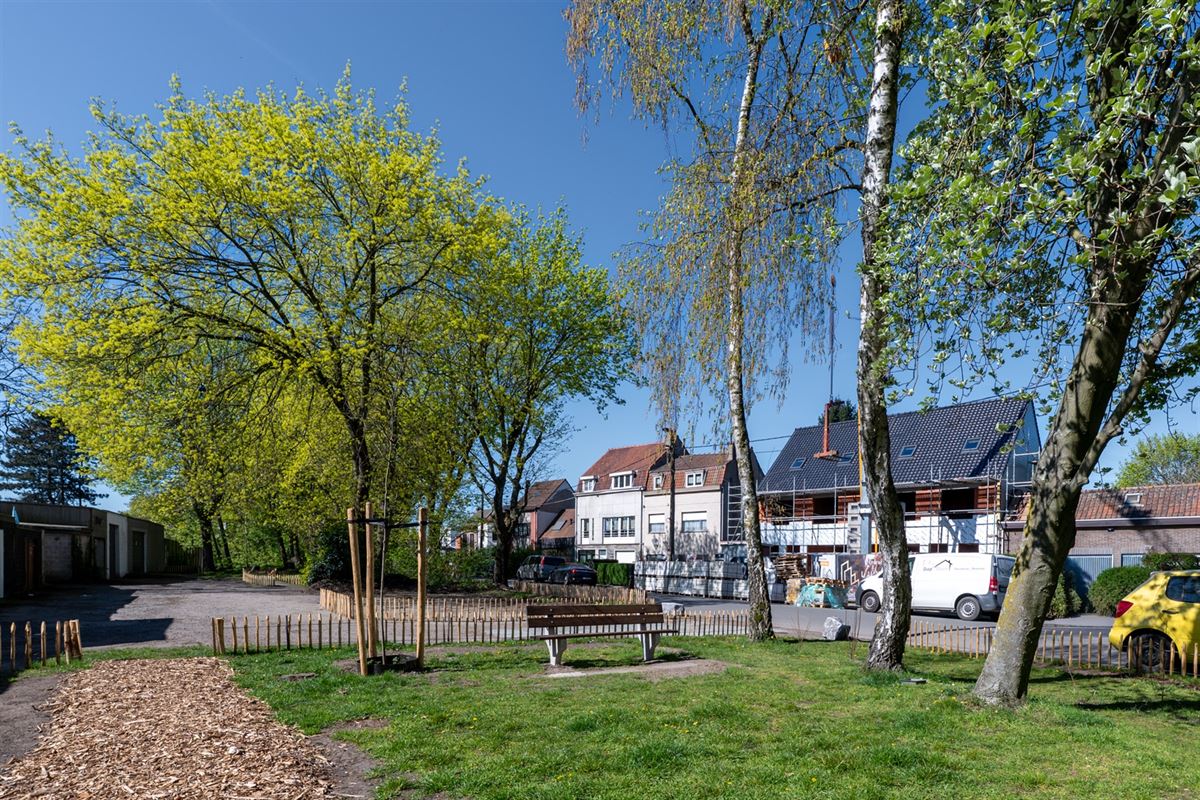 Ruime nieuwbouwwoning met 6 slaapkamers, garage en tuin