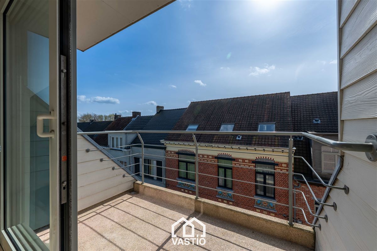 Penthouse met terras en garage in hartje Eeklo