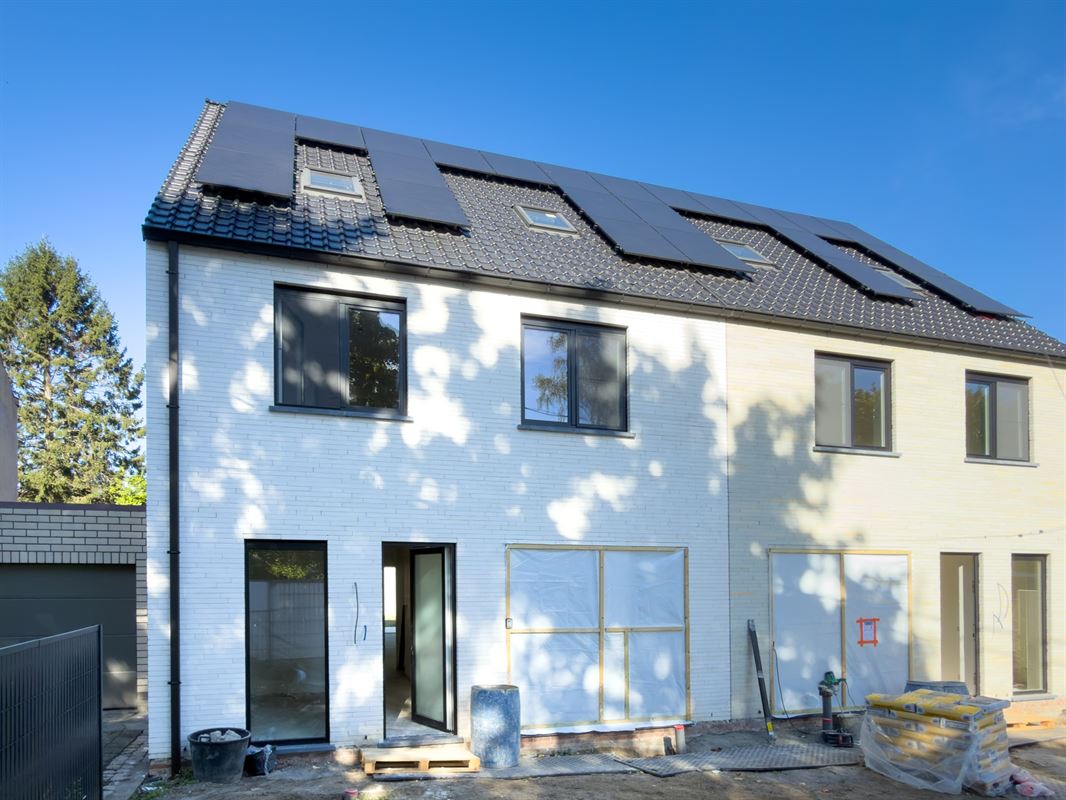 Ruime nieuwbouwwoning met 6 slaapkamers, garage en tuin