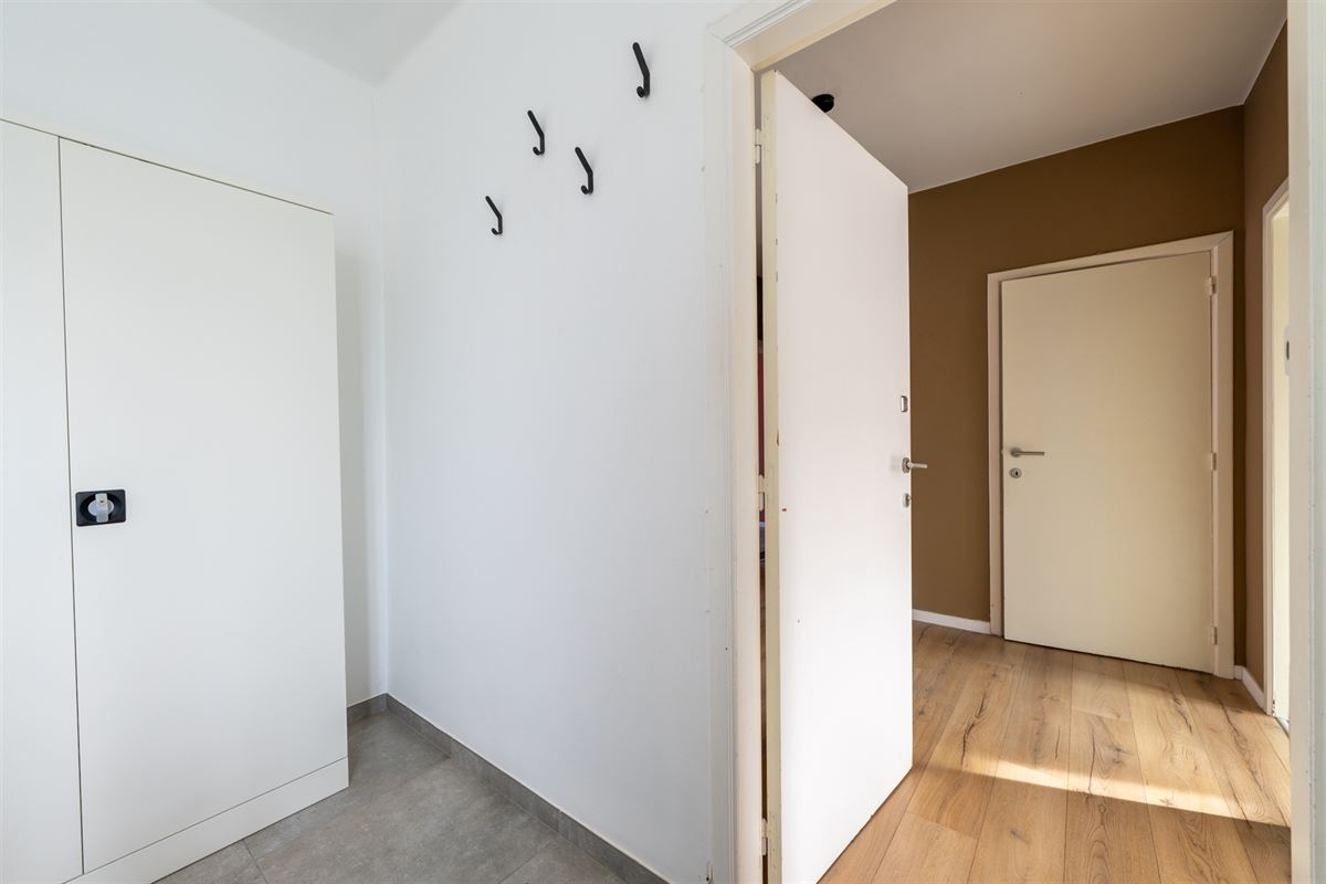 Ruim appartement met terras en garage, vlak bij centrum