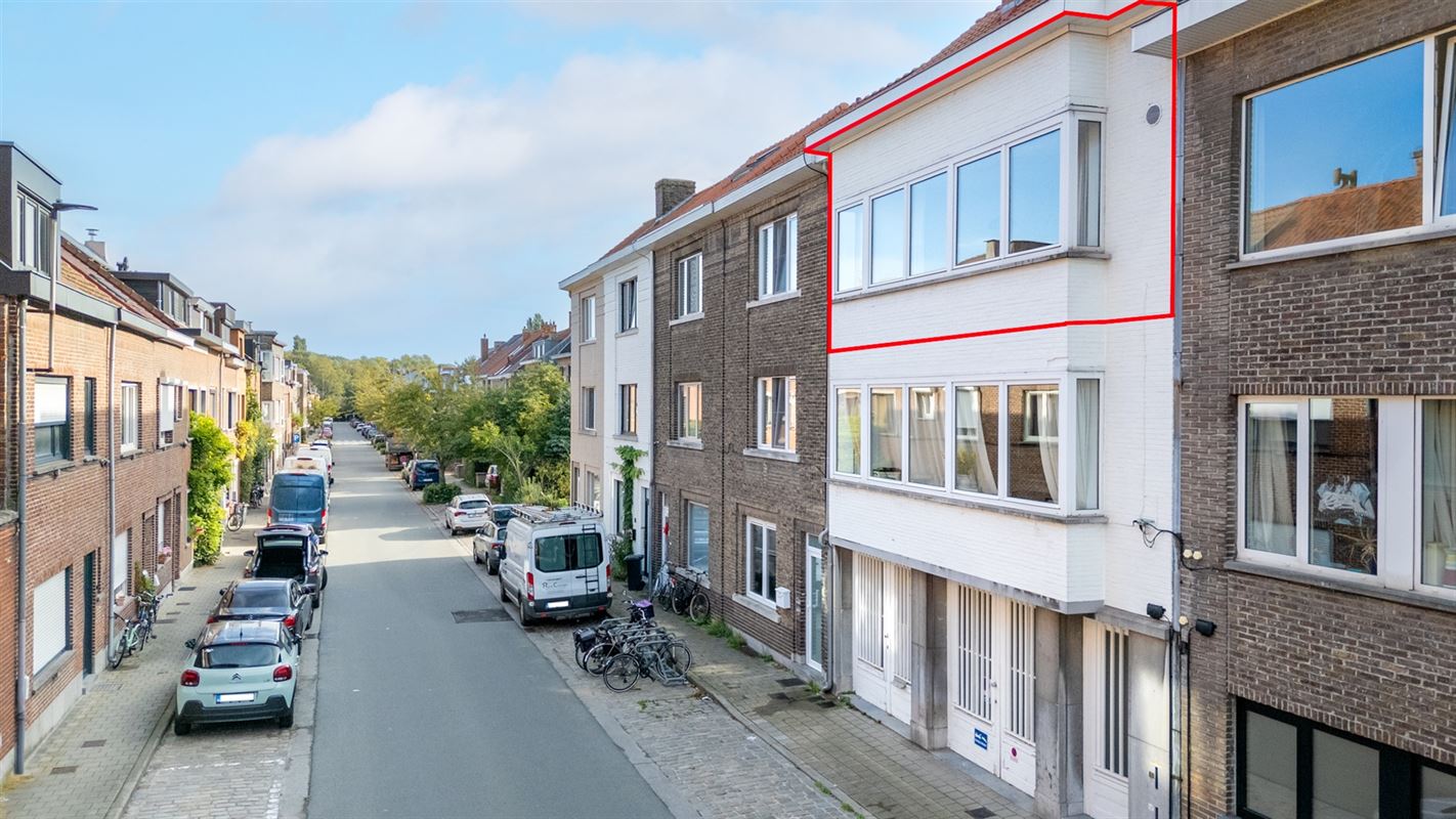 Ruim appartement met terras en garage, vlak bij centrum