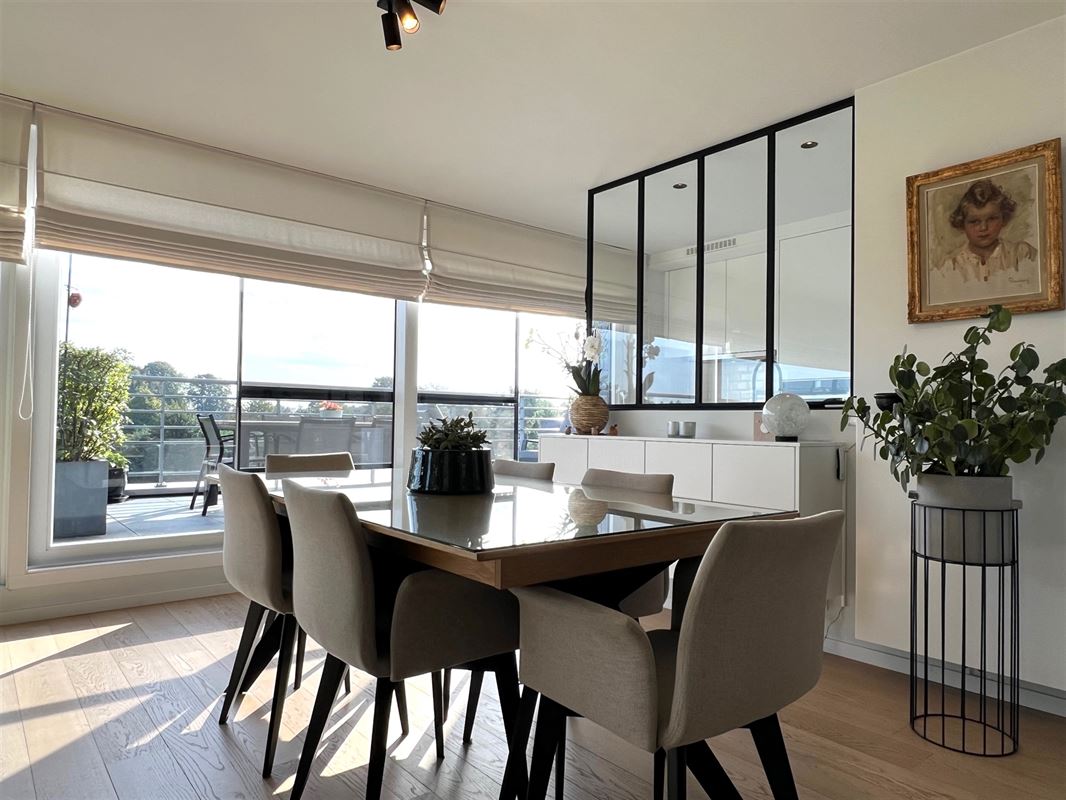 MAGNIFIQUE PENTHOUSE avec 2 CHAMBRES et GRANDE TERRASSE!!
