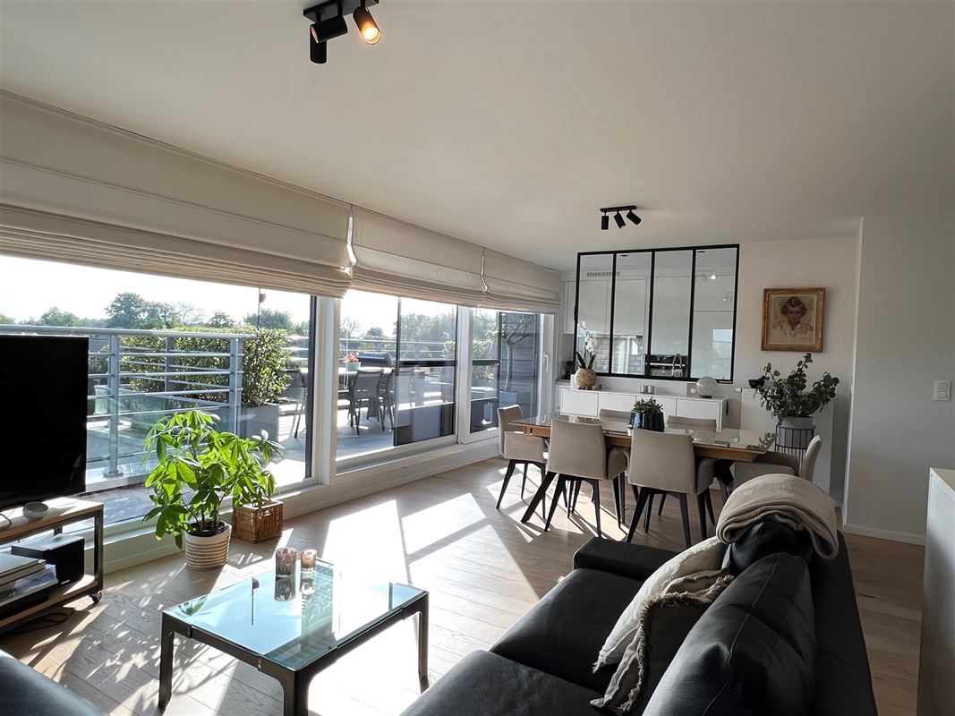 MAGNIFIQUE PENTHOUSE avec 2 CHAMBRES et GRANDE TERRASSE!!