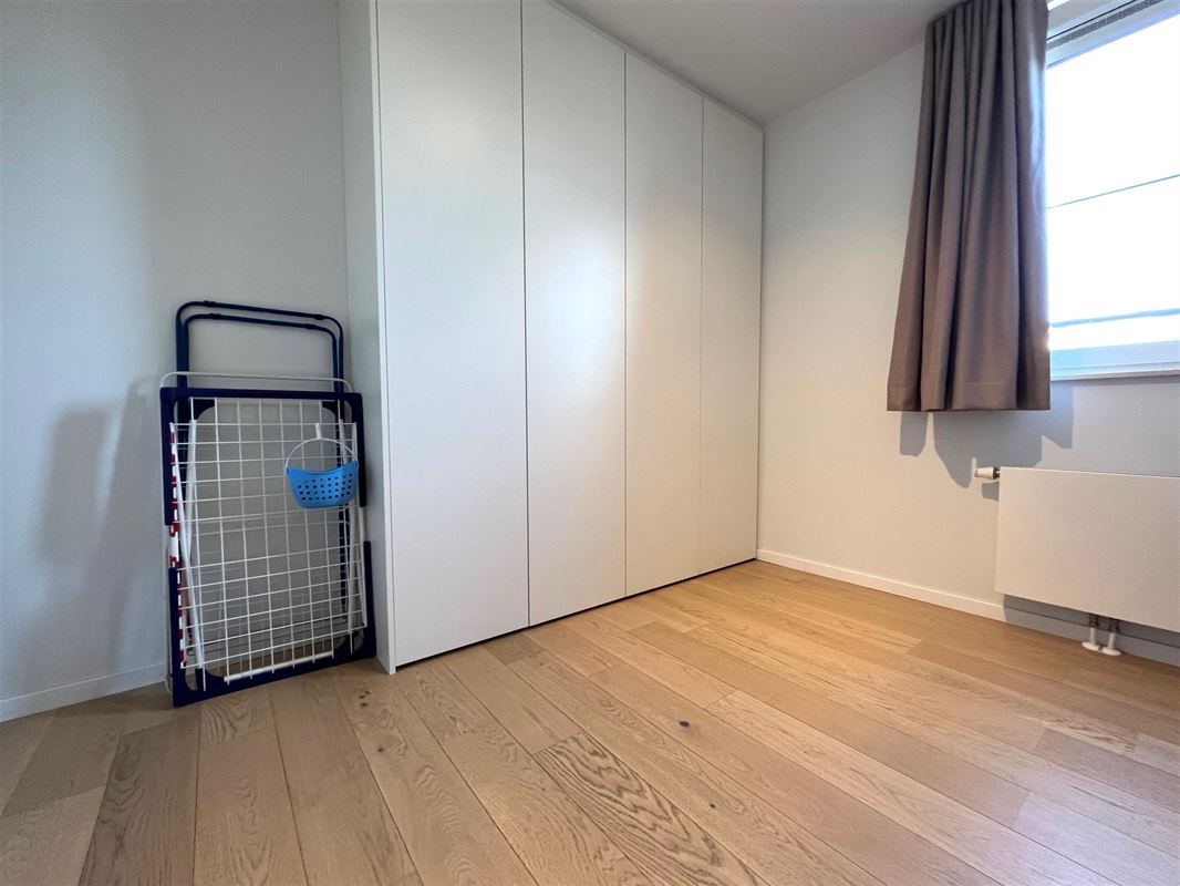 MAGNIFIQUE PENTHOUSE avec 2 CHAMBRES et GRANDE TERRASSE!!