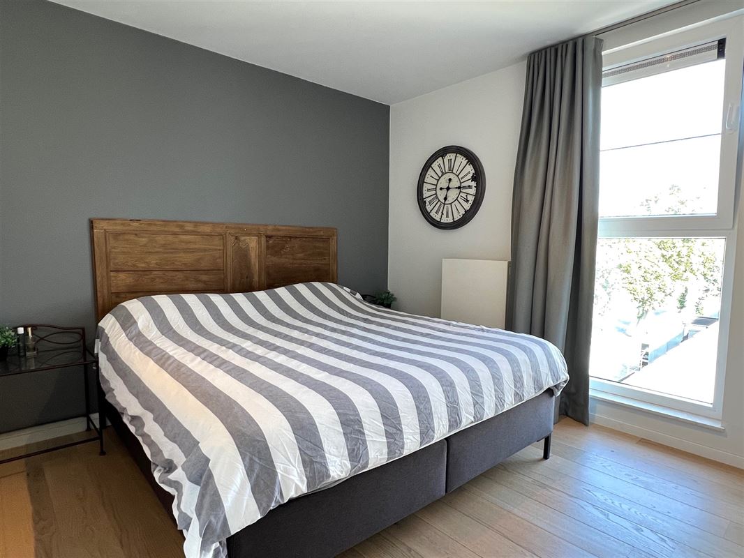 MAGNIFIQUE PENTHOUSE avec 2 CHAMBRES et GRANDE TERRASSE!!