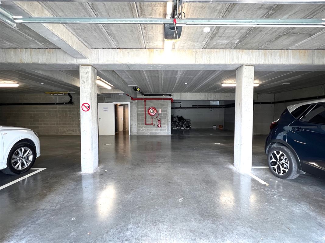 MAGNIFIQUE PENTHOUSE avec 2 CHAMBRES et GRANDE TERRASSE!!