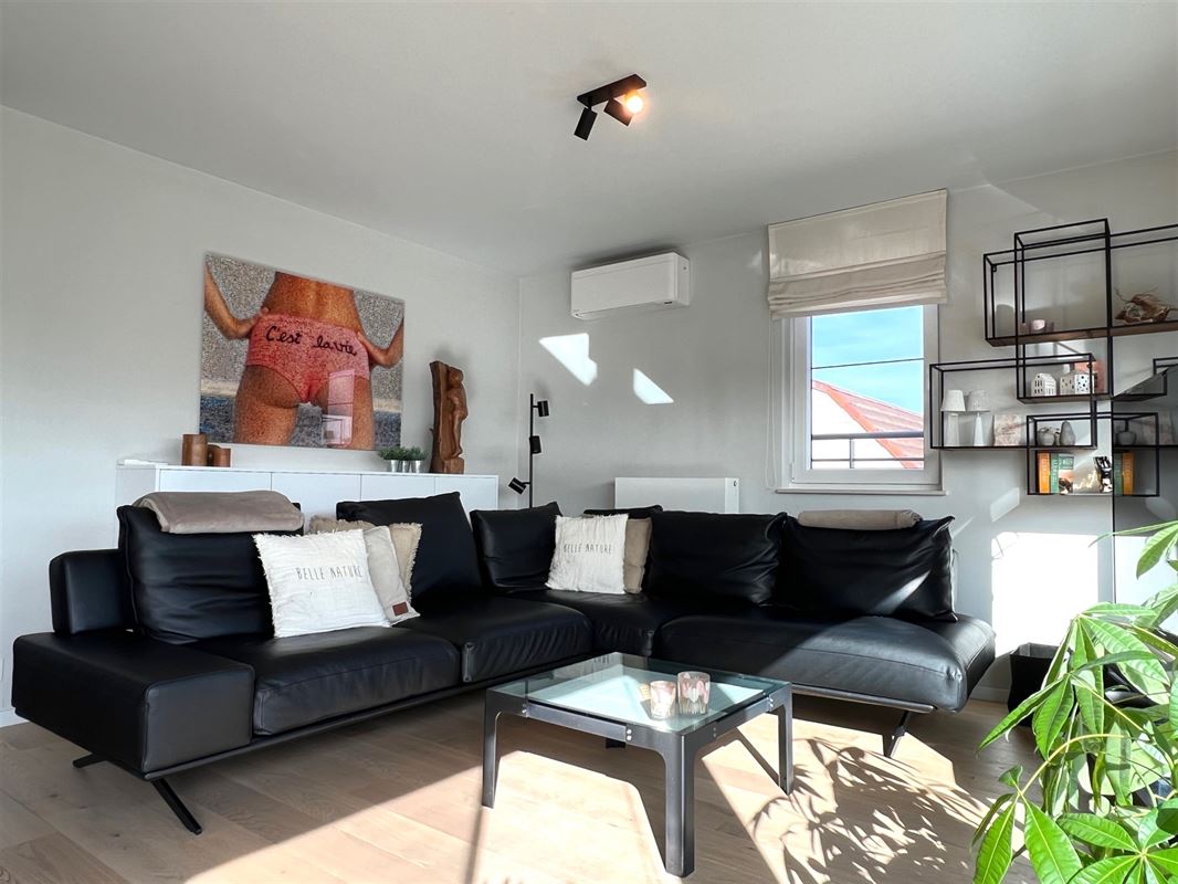 MAGNIFIQUE PENTHOUSE avec 2 CHAMBRES et GRANDE TERRASSE!!