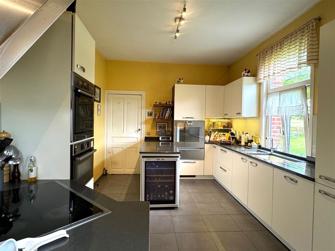 PRACHTIG LANDHUIS met BINNEN ZWEMBAD en 2 STUDIO'S!!