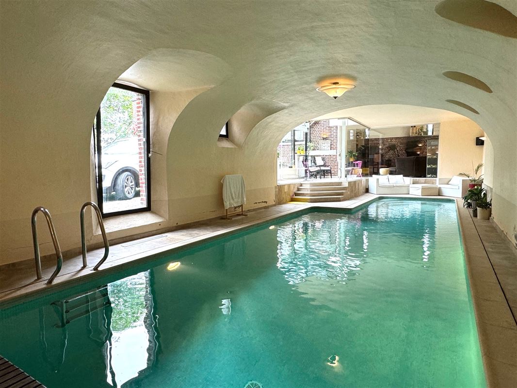 PRACHTIG LANDHUIS met BINNEN ZWEMBAD en 2 STUDIO'S!!