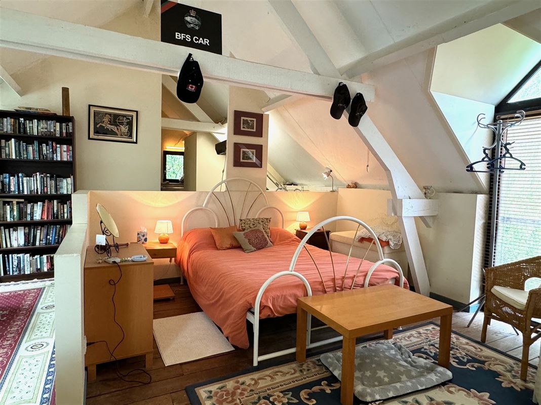 PRACHTIG LANDHUIS met BINNEN ZWEMBAD en 2 STUDIO'S!!