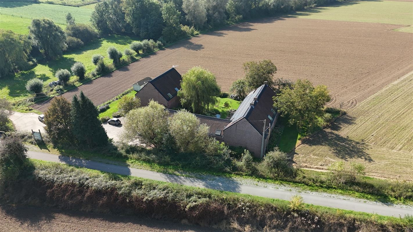 PRACHTIG LANDHUIS met BINNEN ZWEMBAD en 2 STUDIO'S!!