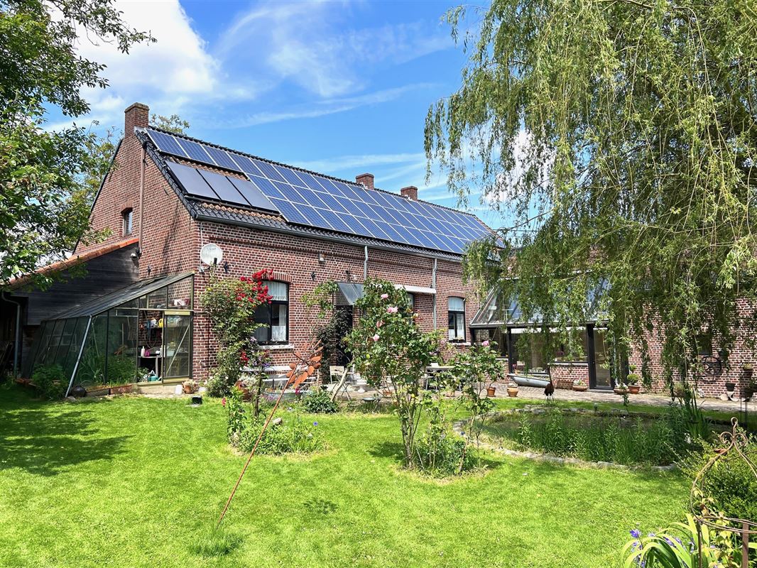 PRACHTIG LANDHUIS met BINNEN ZWEMBAD en 2 STUDIO'S!!