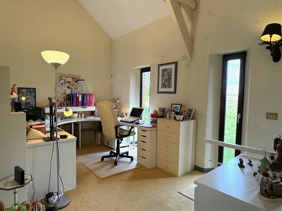 PRACHTIG LANDHUIS met BINNEN ZWEMBAD en 2 STUDIO'S!!