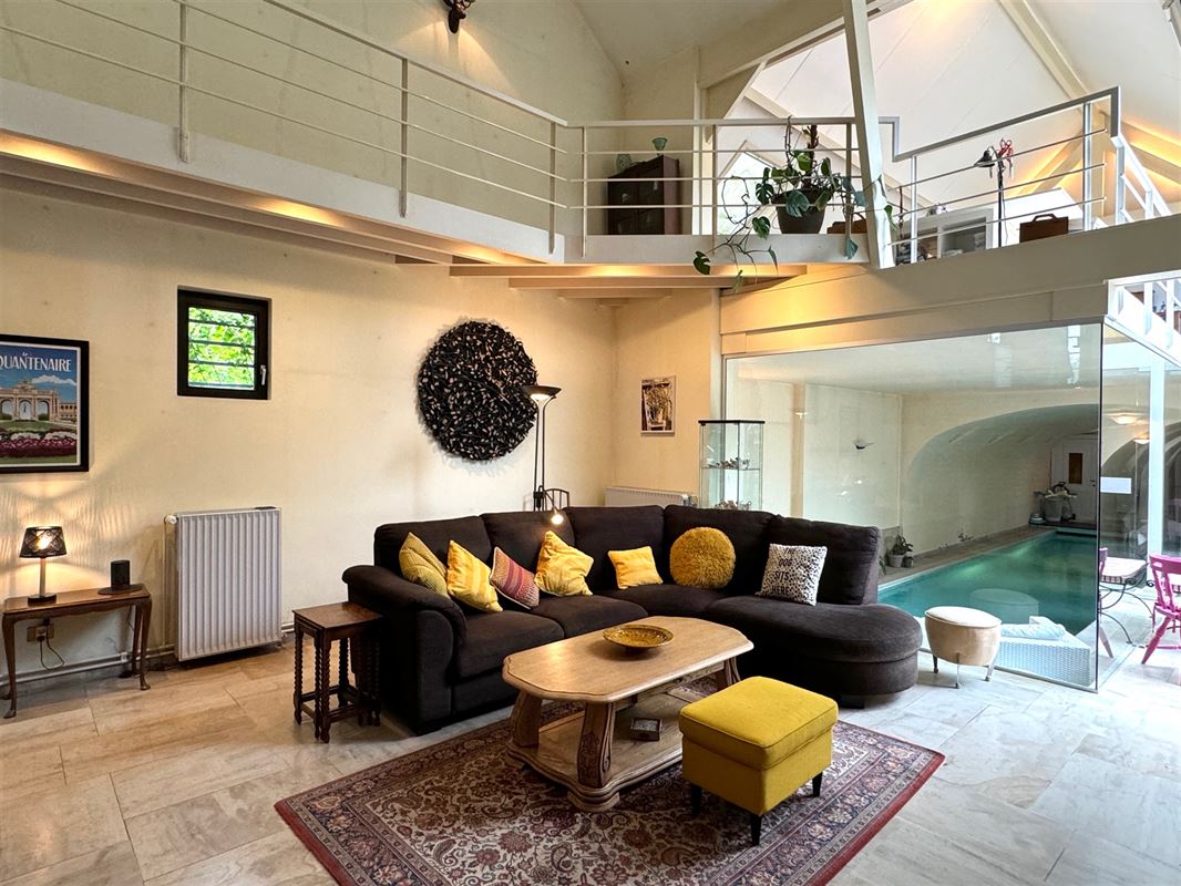 PRACHTIG LANDHUIS met BINNEN ZWEMBAD en 2 STUDIO'S!!