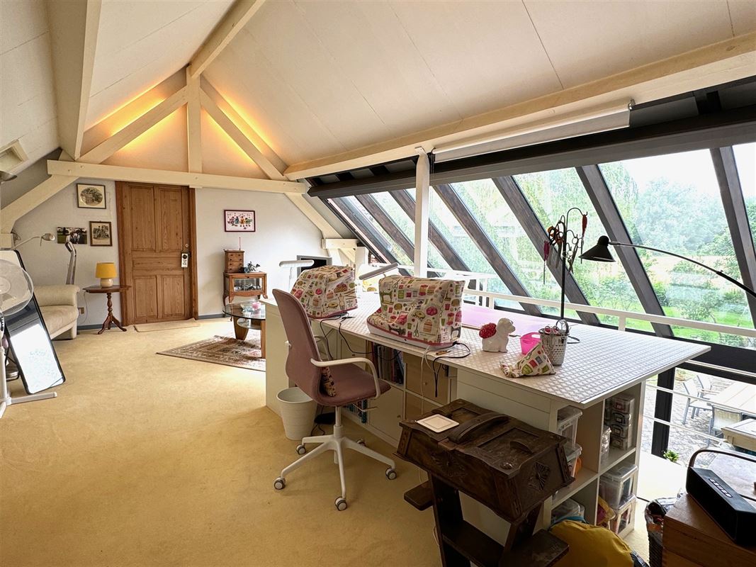 PRACHTIG LANDHUIS met BINNEN ZWEMBAD en 2 STUDIO'S!!