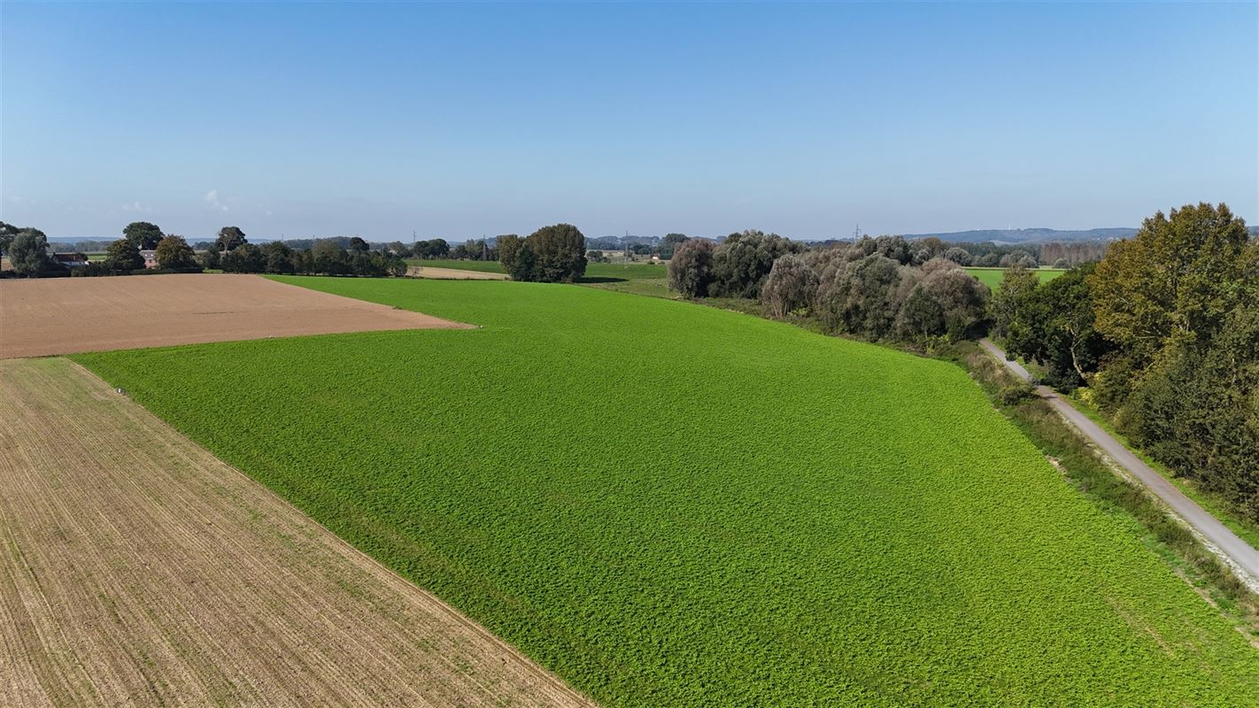 PRACHTIG LANDHUIS met BINNEN ZWEMBAD en 2 STUDIO'S!!
