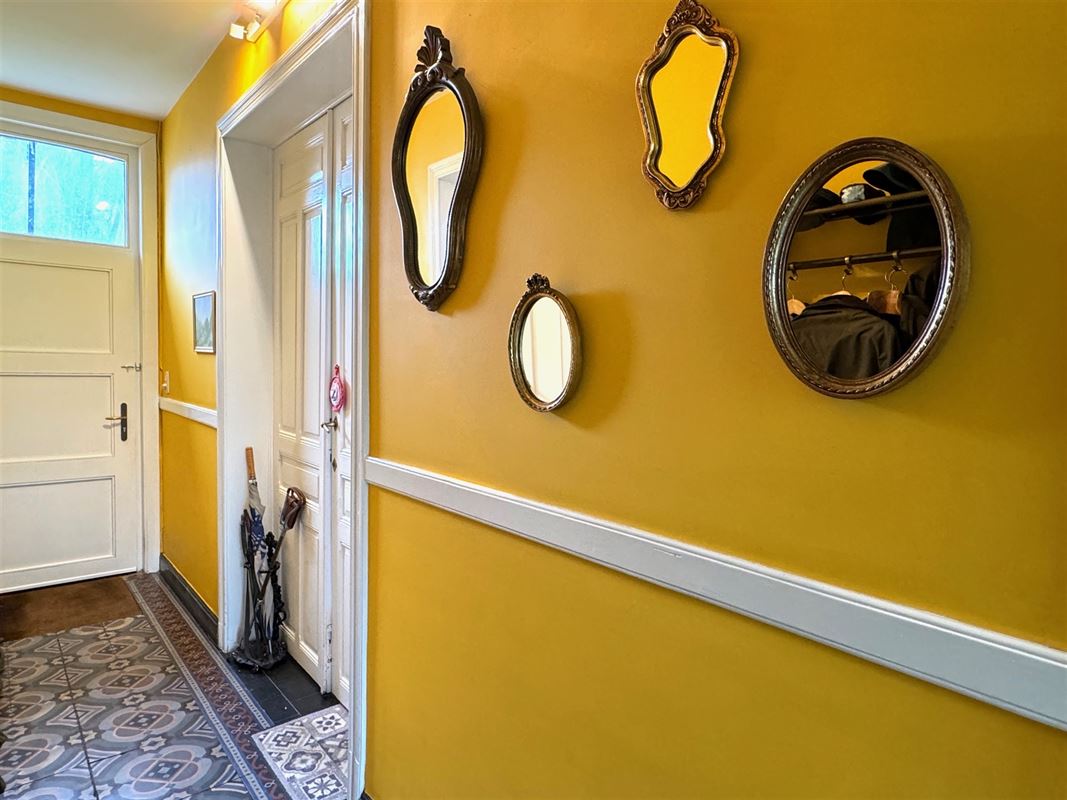 PRACHTIG LANDHUIS met BINNEN ZWEMBAD en 2 STUDIO'S!!