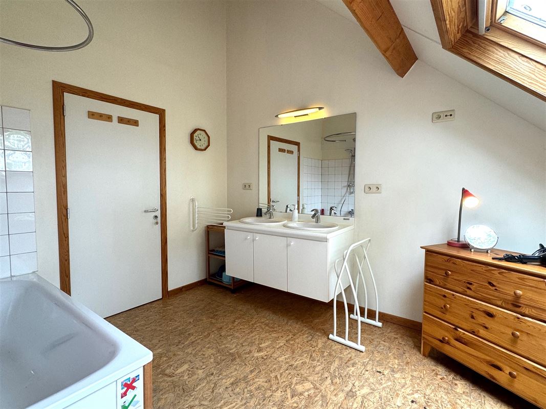 PRACHTIG LANDHUIS met BINNEN ZWEMBAD en 2 STUDIO'S!!