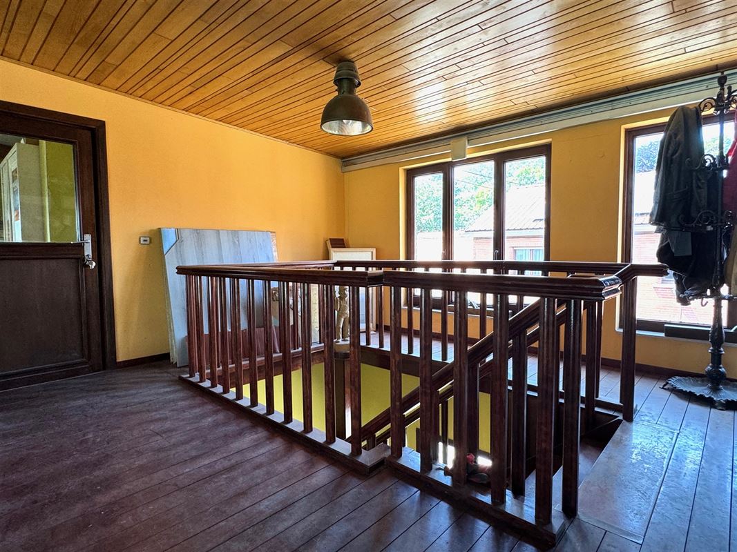 ENTREPÔT/ATELIER de +/- 1.800 m²!!