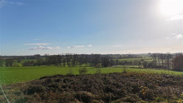 TE RENOVEREN WONING MET 50A GROND!