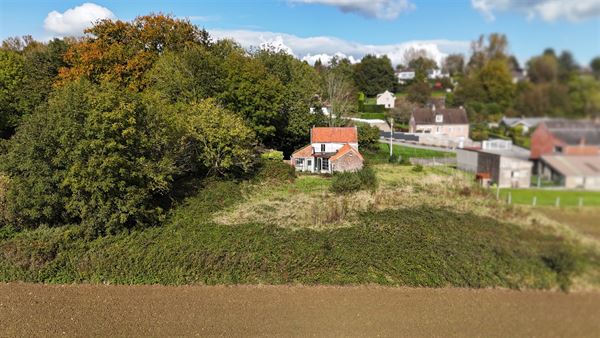 MAISON A RÉNOVER AVEC 50A DE TERRAIN!