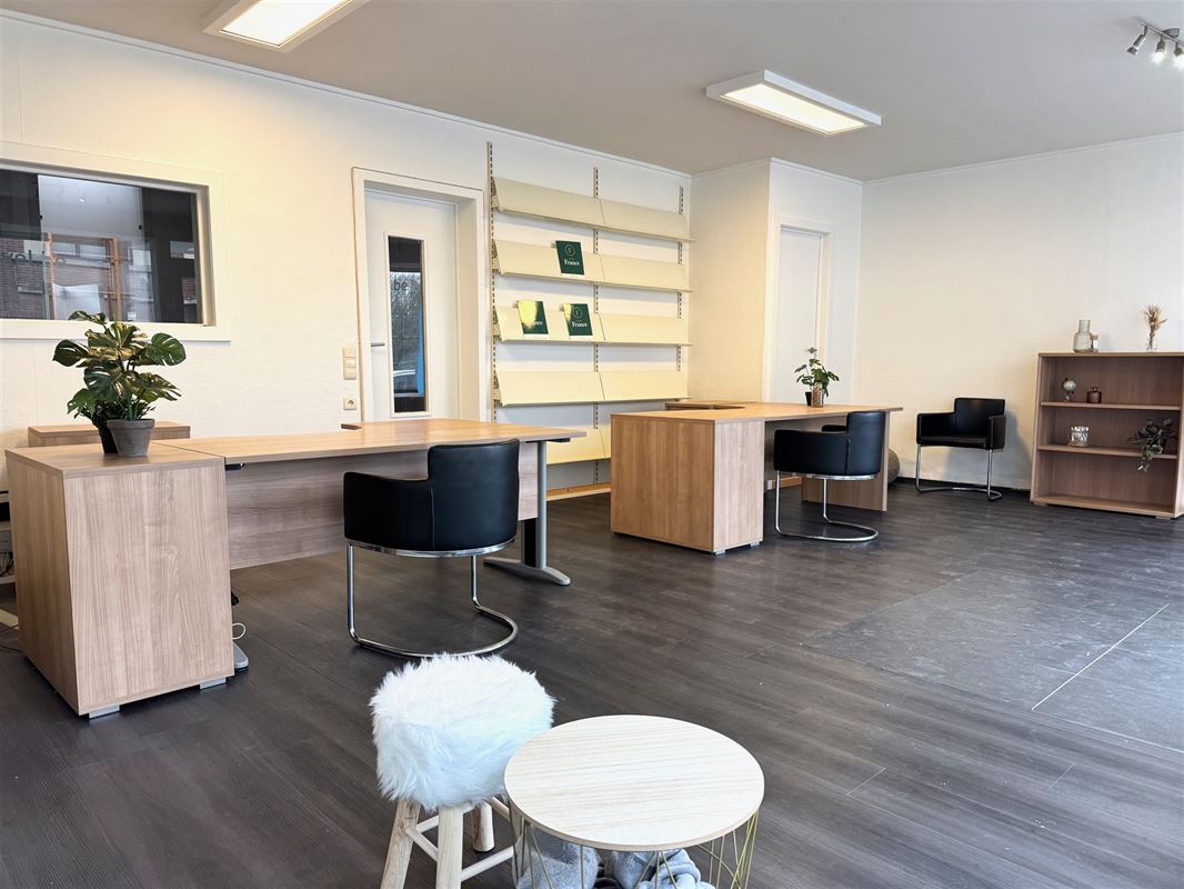 TE RENOVEREN HANDELSZAAK MET WOONST IN CENTRUM RONSE!