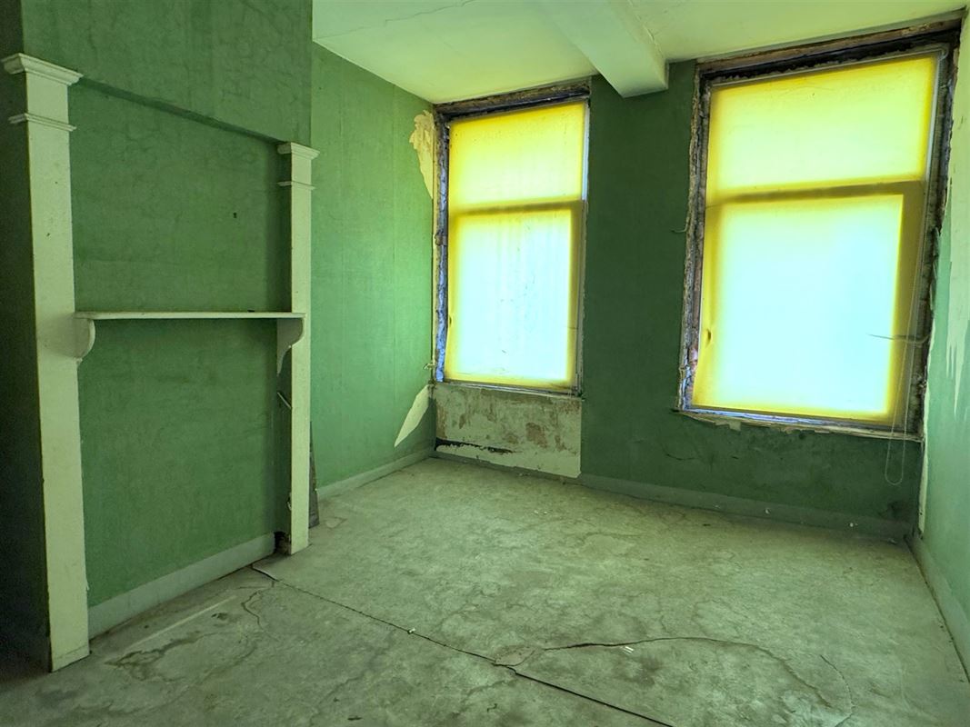 TE RENOVEREN HANDELSZAAK MET WOONST IN CENTRUM RONSE!