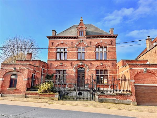 UNIEK HERENHUIS TE ELLEZELLES met PRACHTIGE TUIN!