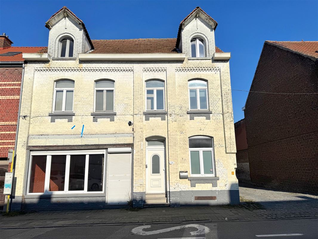 MAGAZIJN, KANTOREN, APPARTEMENT, PARKING en BOUWGROND.