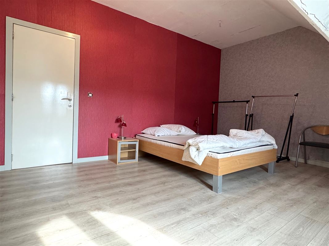 MAGAZIJN, KANTOREN, APPARTEMENT, PARKING en BOUWGROND.