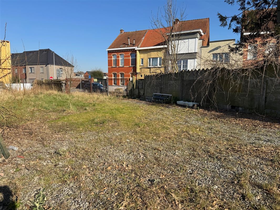 MAGAZIJN, KANTOREN, APPARTEMENT, PARKING en BOUWGROND.