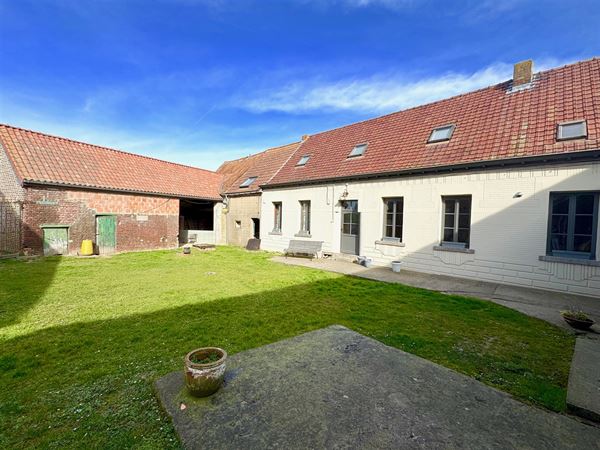 CHARMANTE HOEVE MET WEIDE