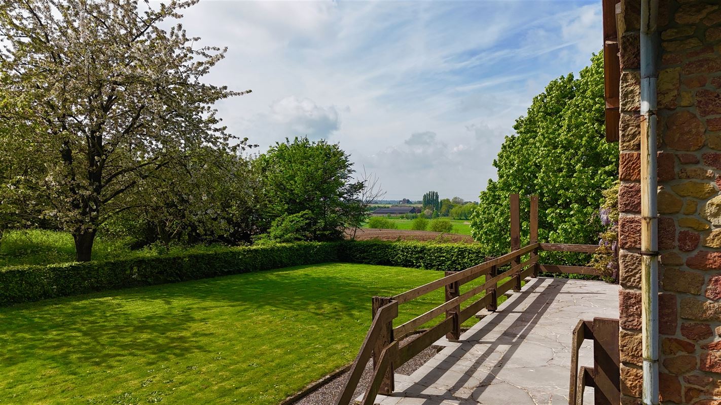 KARAKTERVOLLE WONING GELEGEN IN EEN GROENE OMGEVING!