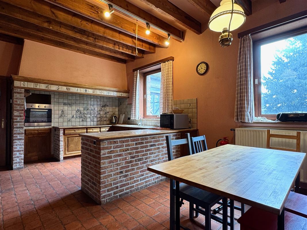 KARAKTERVOLLE WONING GELEGEN IN EEN GROENE OMGEVING!