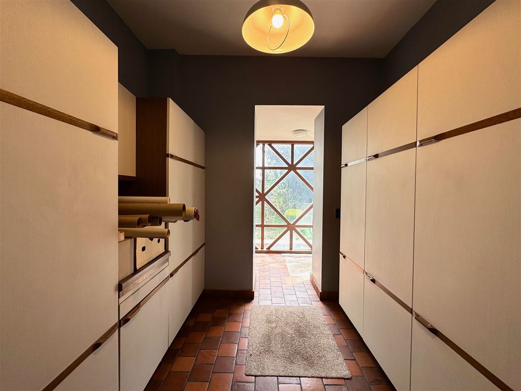 KARAKTERVOLLE WONING GELEGEN IN EEN GROENE OMGEVING!