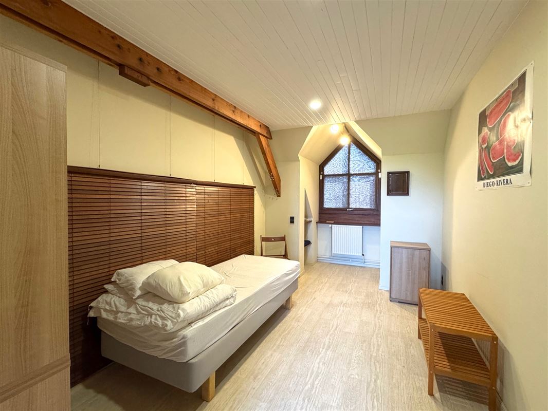 KARAKTERVOLLE WONING GELEGEN IN EEN GROENE OMGEVING!