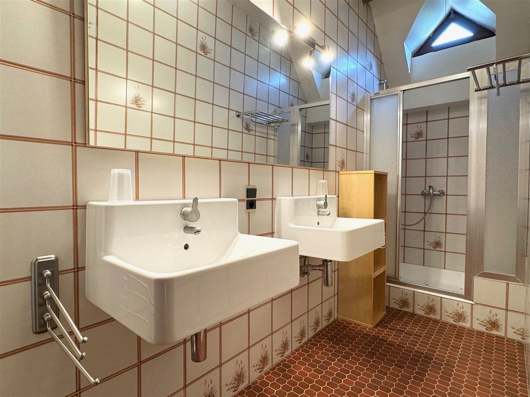 KARAKTERVOLLE WONING GELEGEN IN EEN GROENE OMGEVING!