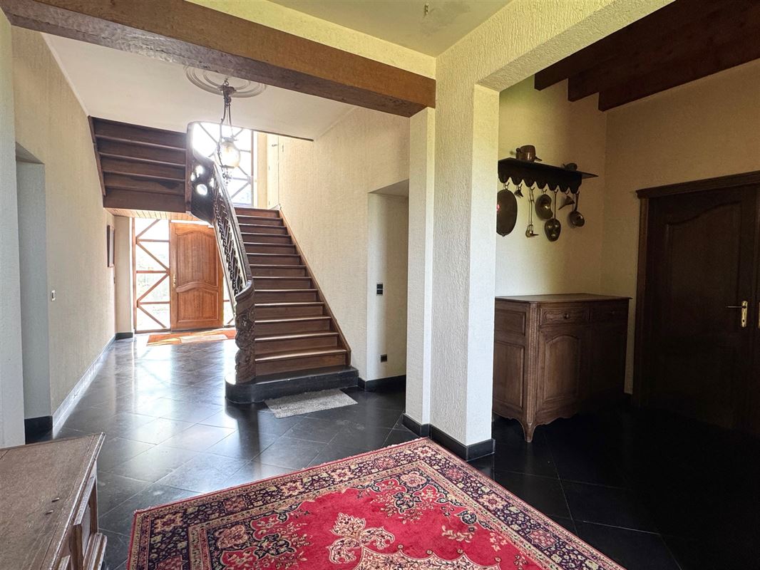 KARAKTERVOLLE WONING GELEGEN IN EEN GROENE OMGEVING!