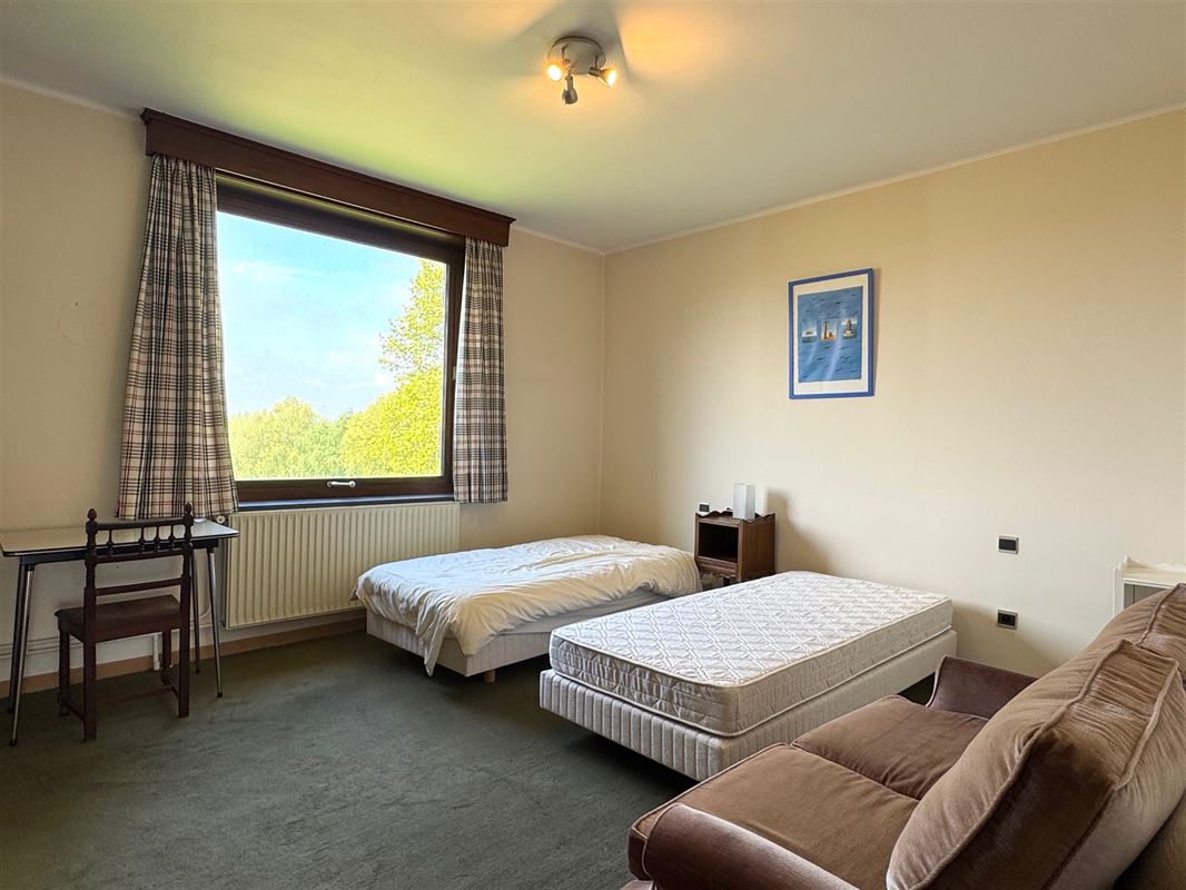 KARAKTERVOLLE WONING GELEGEN IN EEN GROENE OMGEVING!