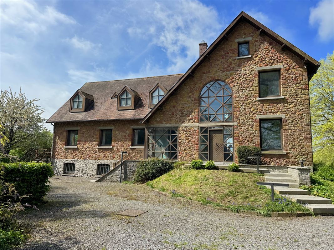 KARAKTERVOLLE WONING GELEGEN IN EEN GROENE OMGEVING!