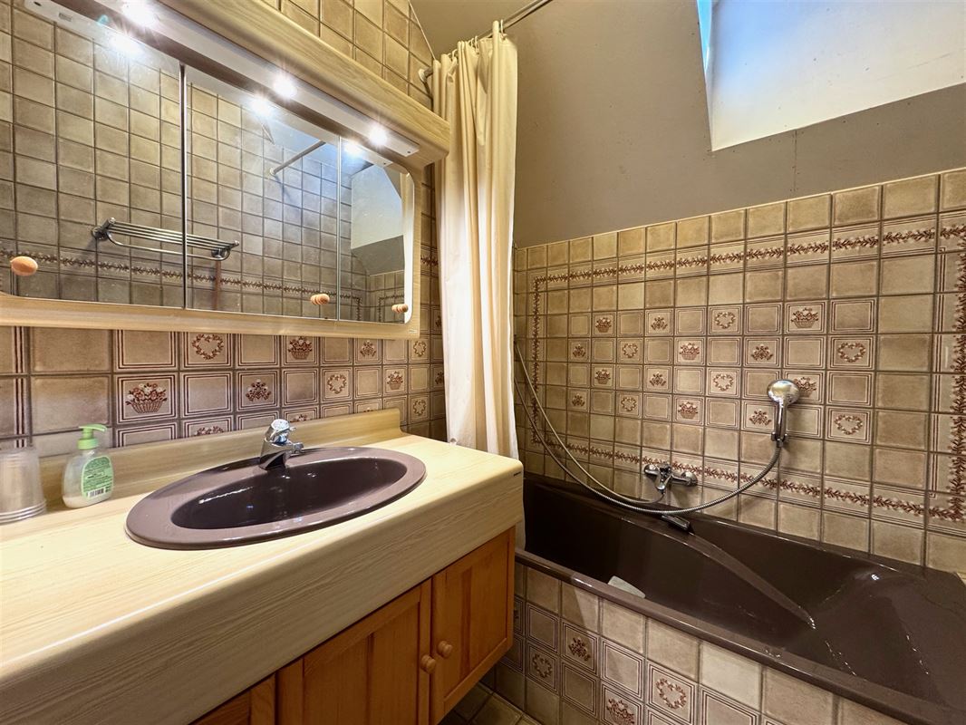 KARAKTERVOLLE WONING GELEGEN IN EEN GROENE OMGEVING!