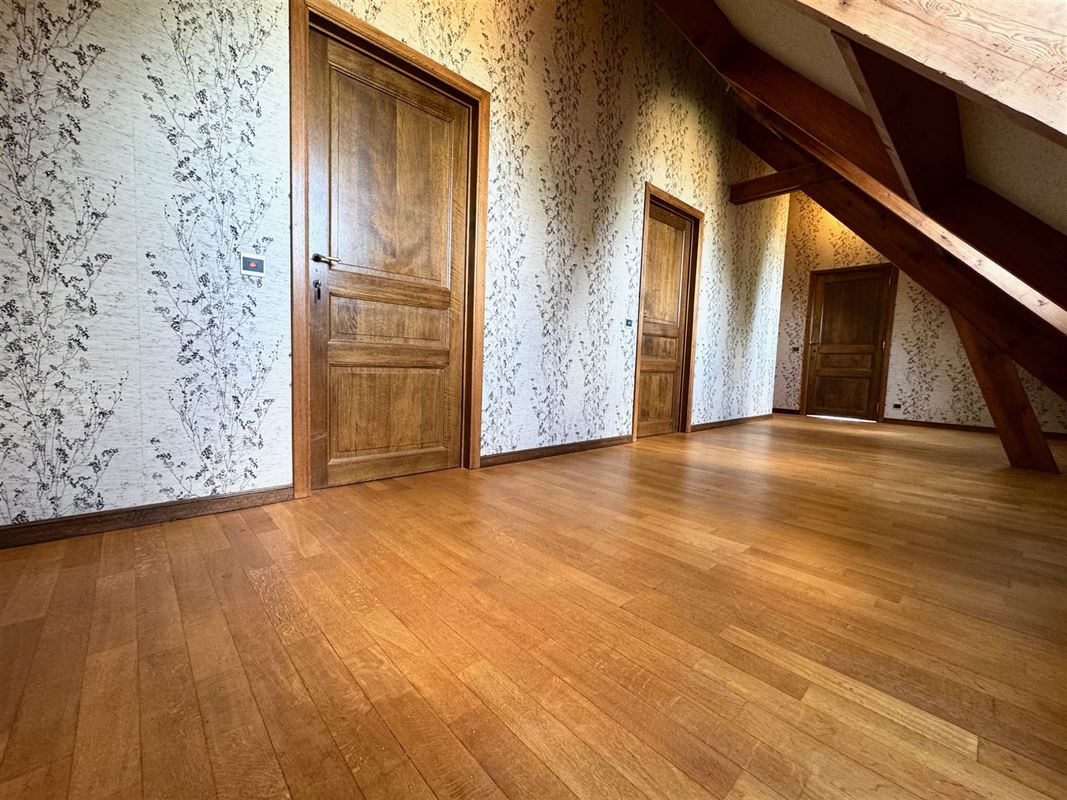 KARAKTERVOLLE WONING GELEGEN IN EEN GROENE OMGEVING!