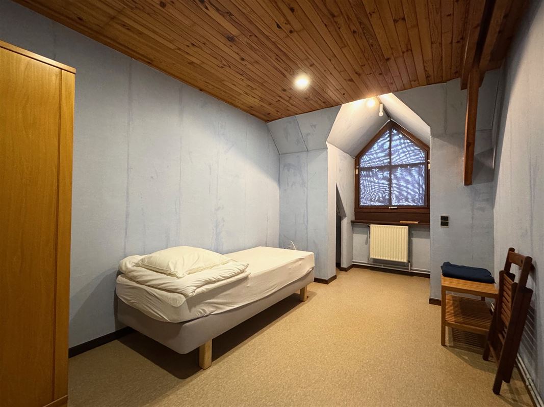 KARAKTERVOLLE WONING GELEGEN IN EEN GROENE OMGEVING!