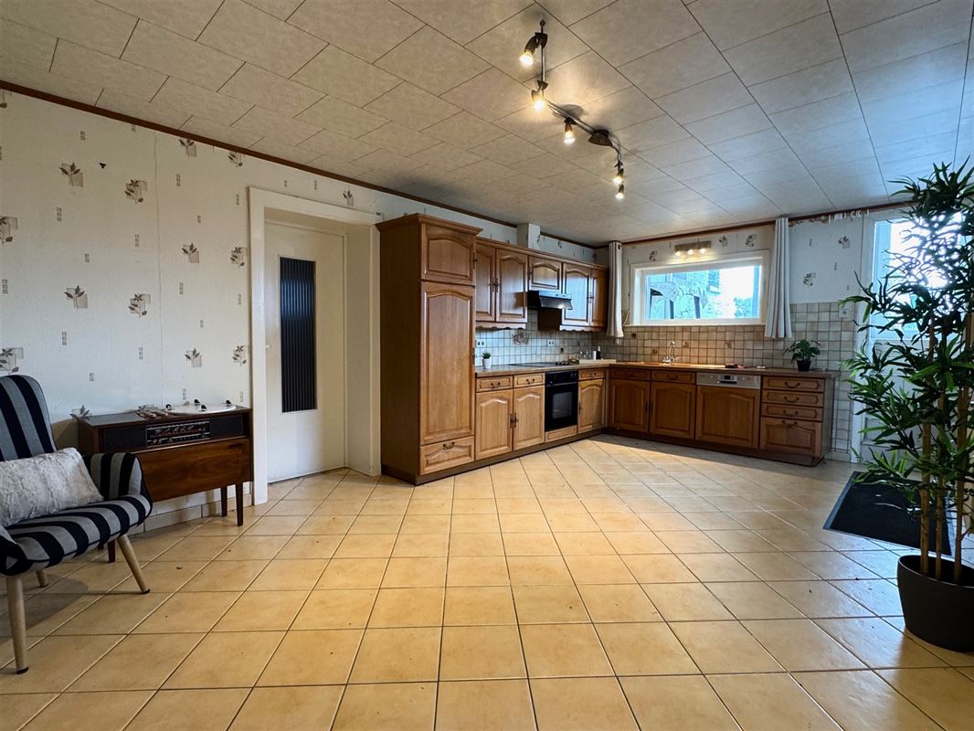 TE RENOVEREN WONING MET 4 SLPKS EN TUIN