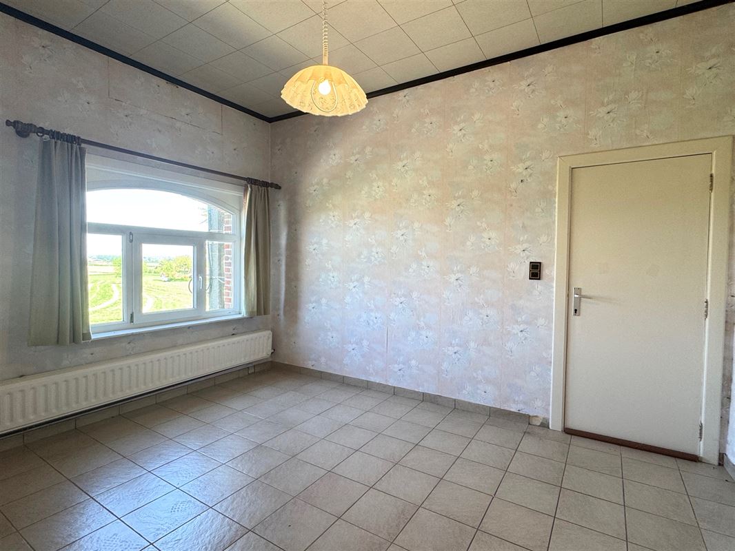 MAISON À RÉNOVER AVEC 5 CHAMBRES, JARDIN ET ENTREPOT (100M2)