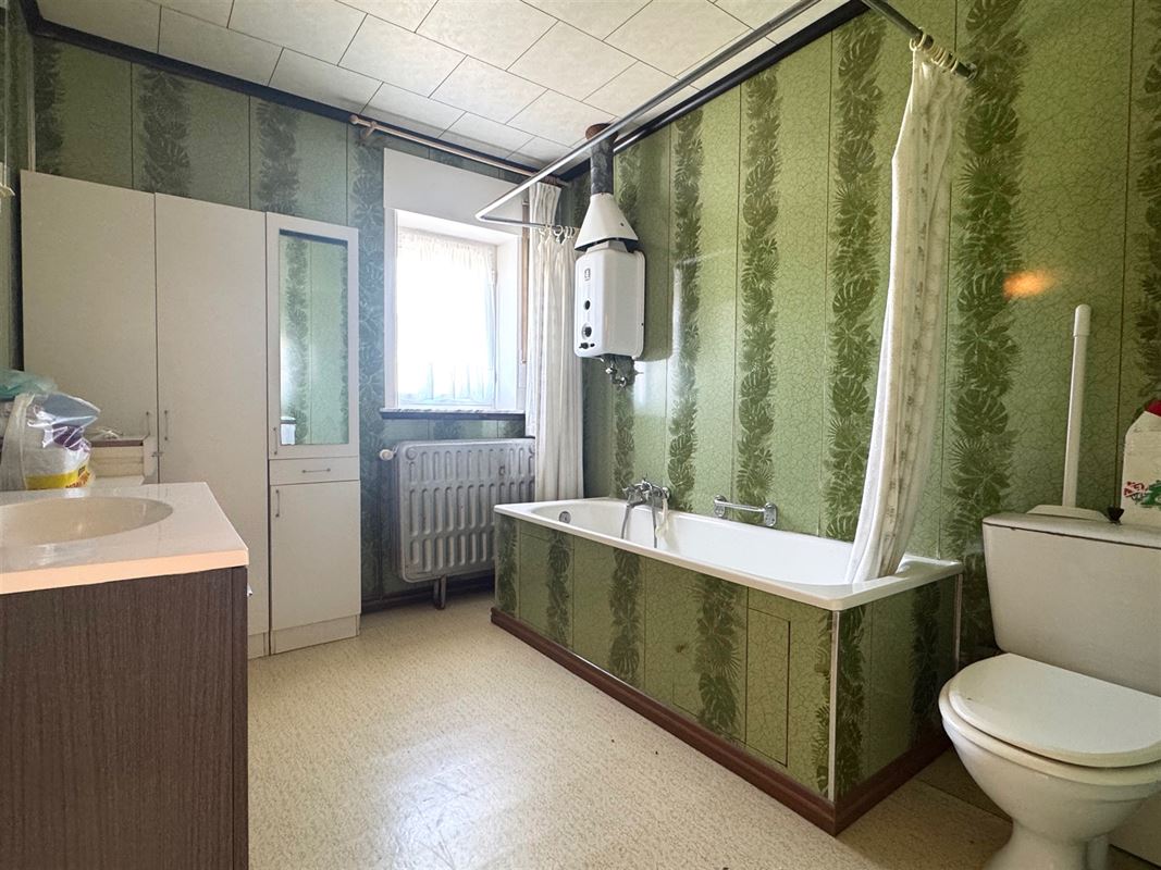 TE RENOVEREN WONING MET 4 SLPKS EN TUIN