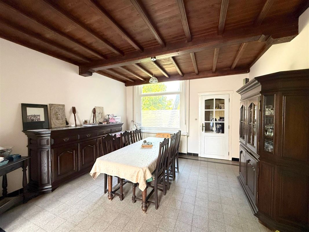 SPACIEUSE MAISON BOURGEOISE AVEC ÉNORMÉMENT DE  POTENTIEL!